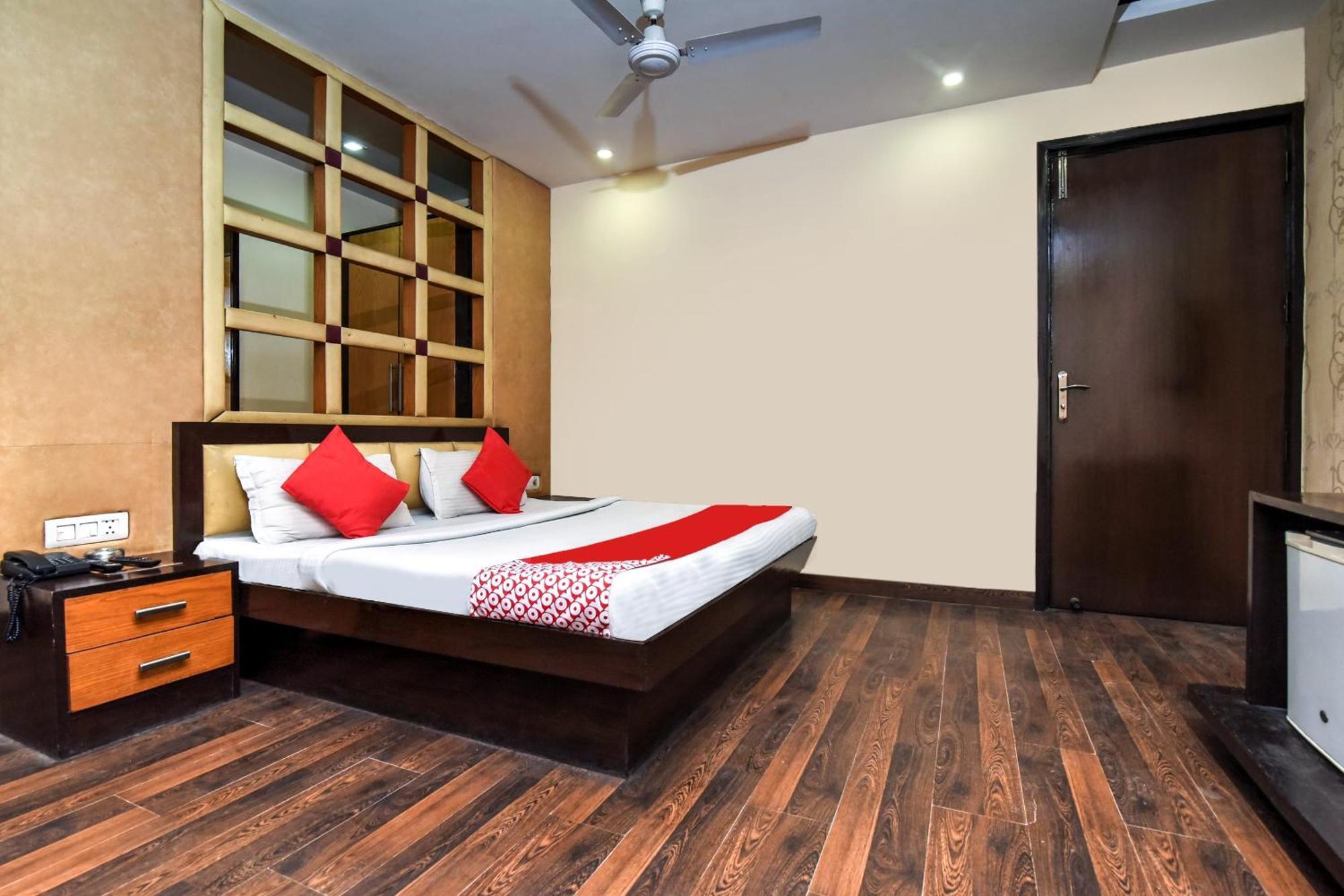 דלהי Hotel O Kochar Plaza מראה חיצוני תמונה