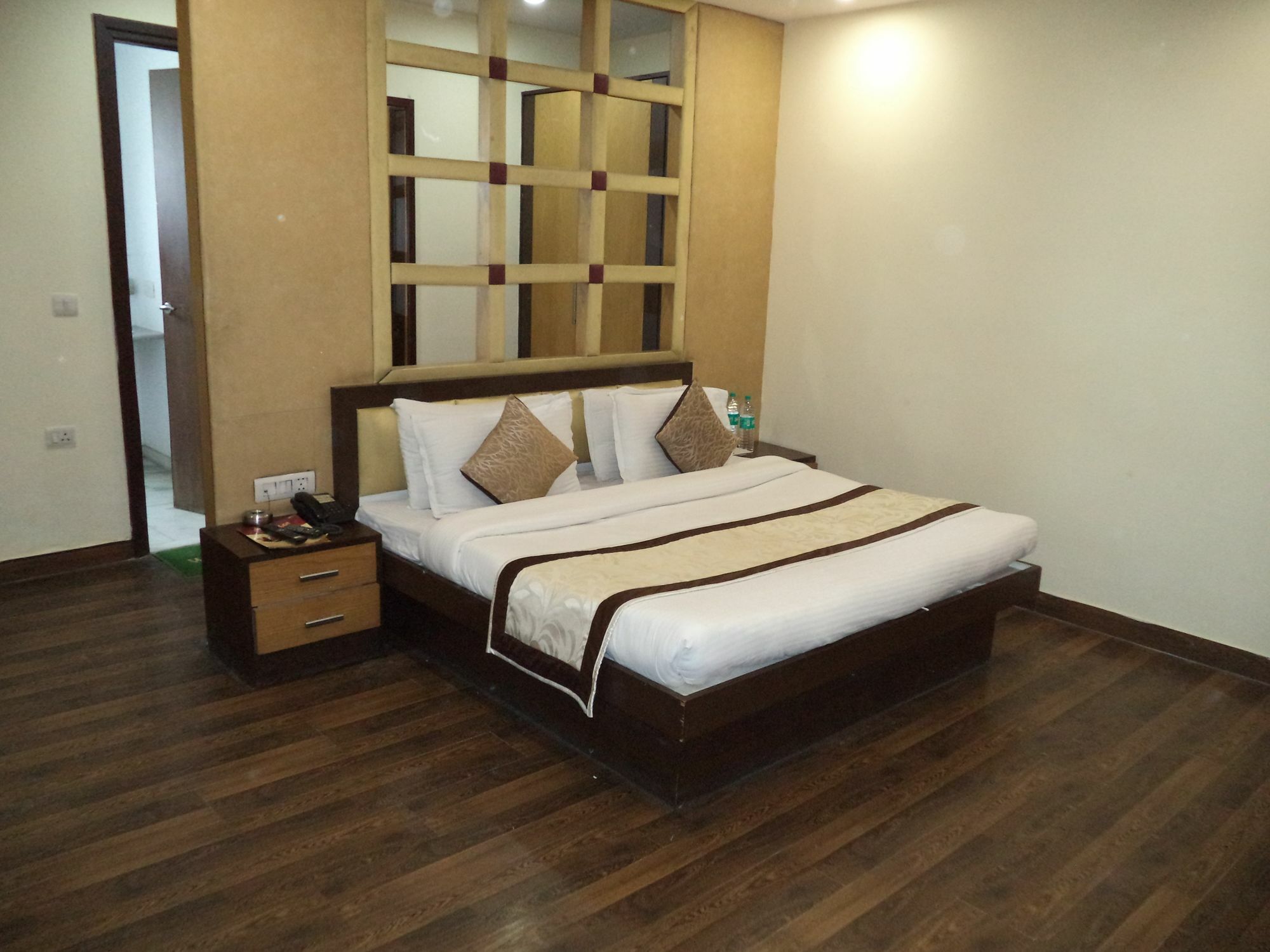 דלהי Hotel O Kochar Plaza מראה חיצוני תמונה